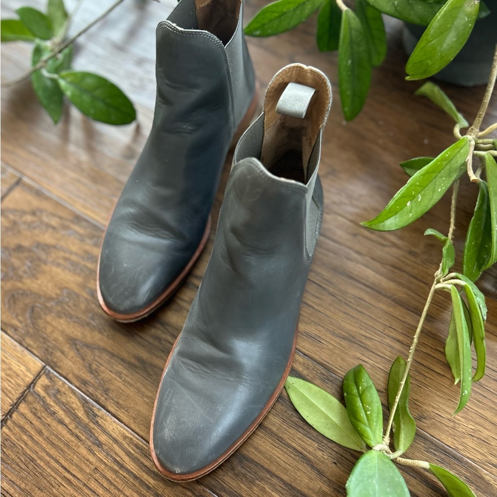 Everlane Modern Chelsea Italian Leather ankle boots GRAY